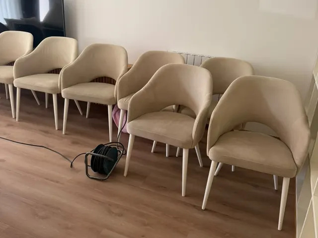 Cadeiras: trabalho da Norte Estofos
